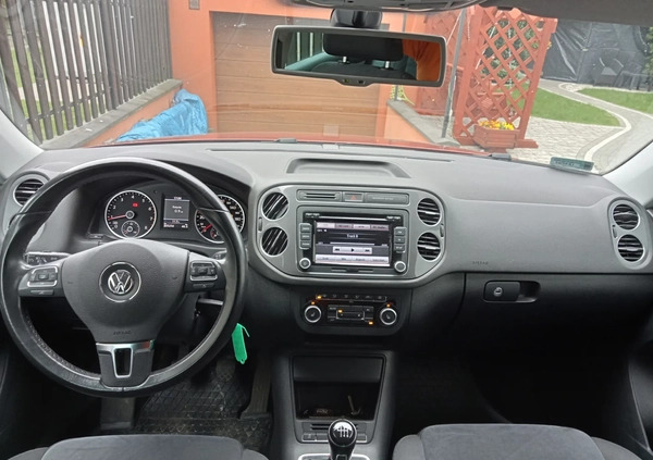 Volkswagen Tiguan cena 36000 przebieg: 205500, rok produkcji 2011 z Łasin małe 37